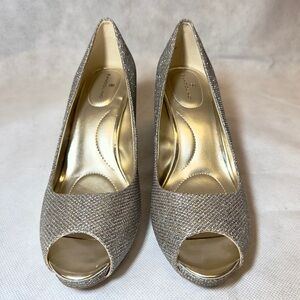 Bandolino Gold Glitter Peep-Toe Heels US Size:8